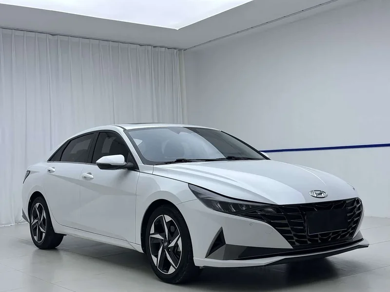 Hyundai Elantra — фото 3