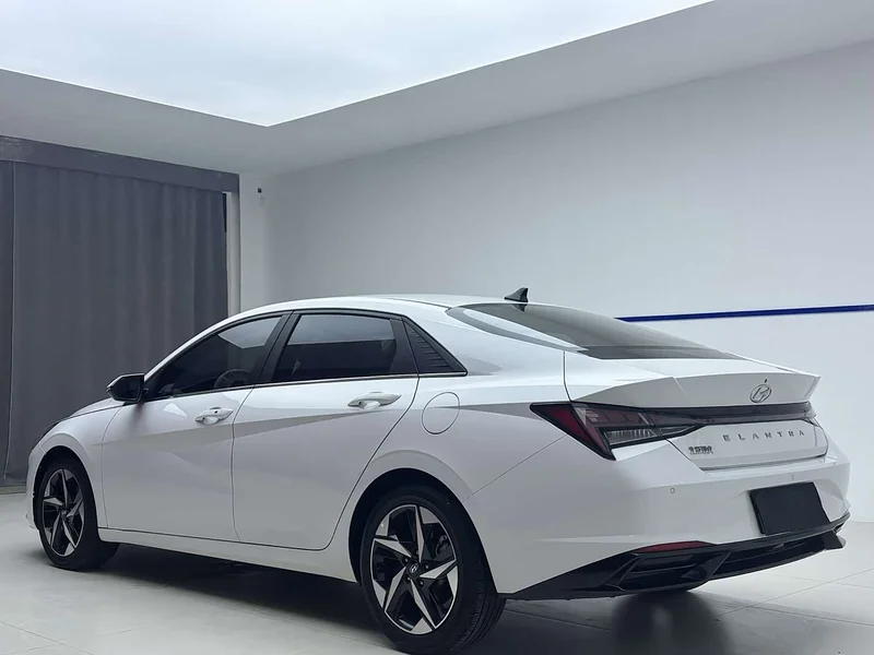 Hyundai Elantra — фото 4