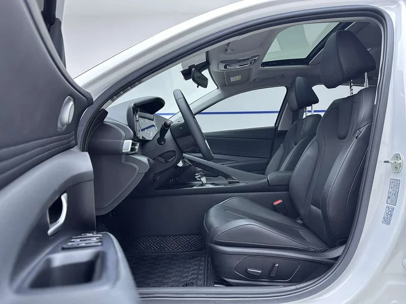 Hyundai Elantra — фото 7