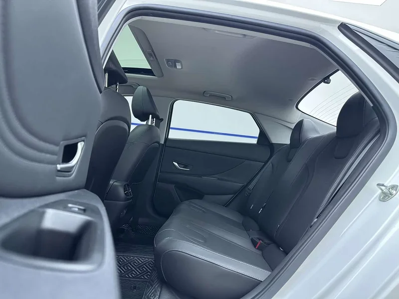 Hyundai Elantra — фото 9