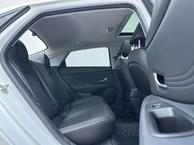 Hyundai Elantra — фото 10