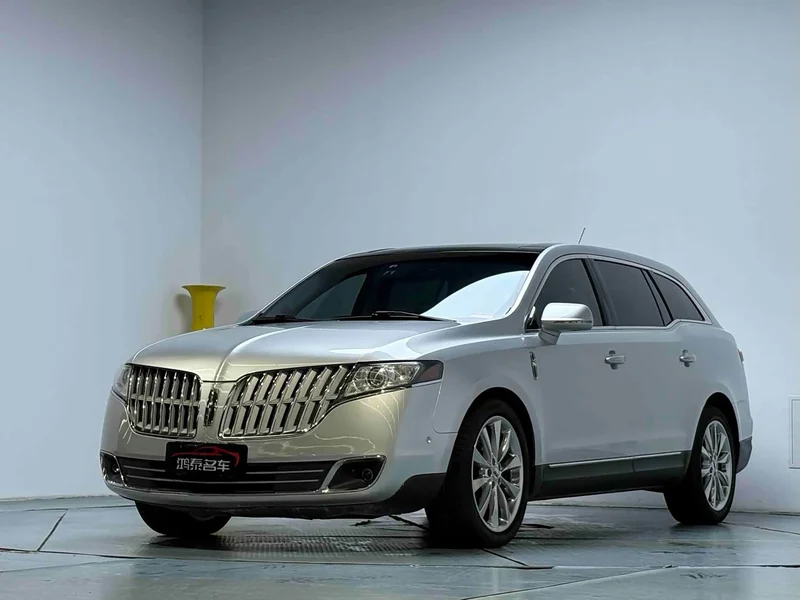 Lincoln MKT — фото 1