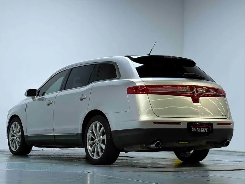 Lincoln MKT — фото 17