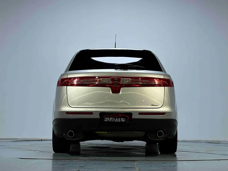 Lincoln MKT — фото 18