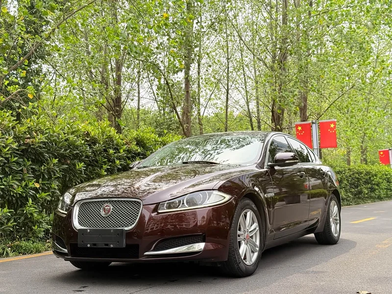 Jaguar XF — фото 1