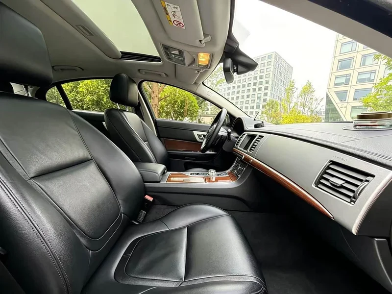 Jaguar XF — фото 9
