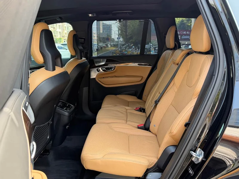 Volvo XC90 — фото 19
