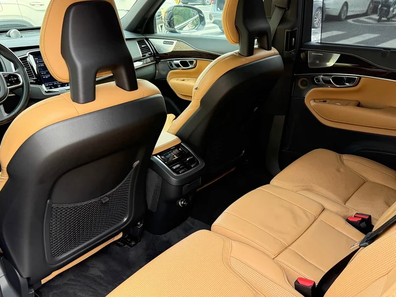 Volvo XC90 — фото 20