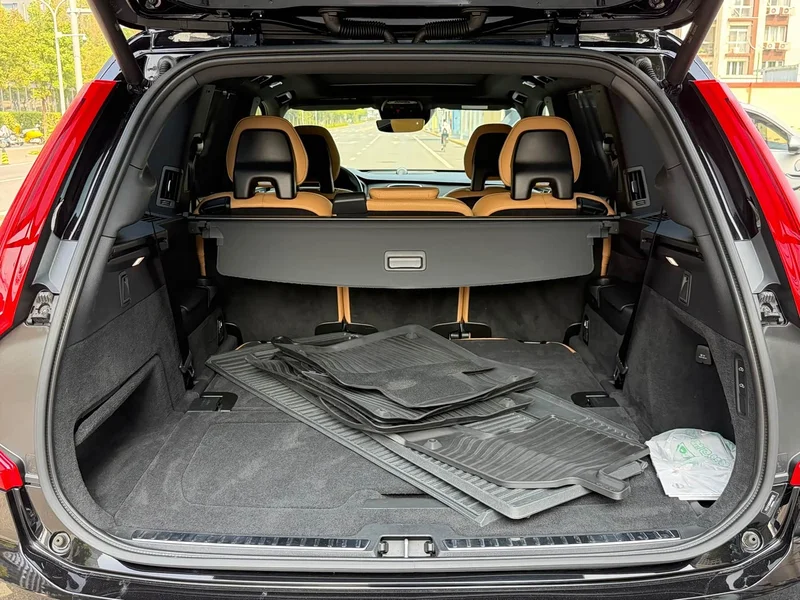 Volvo XC90 — фото 26