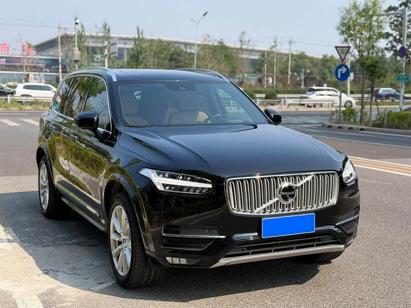 Volvo XC90 — фото 28