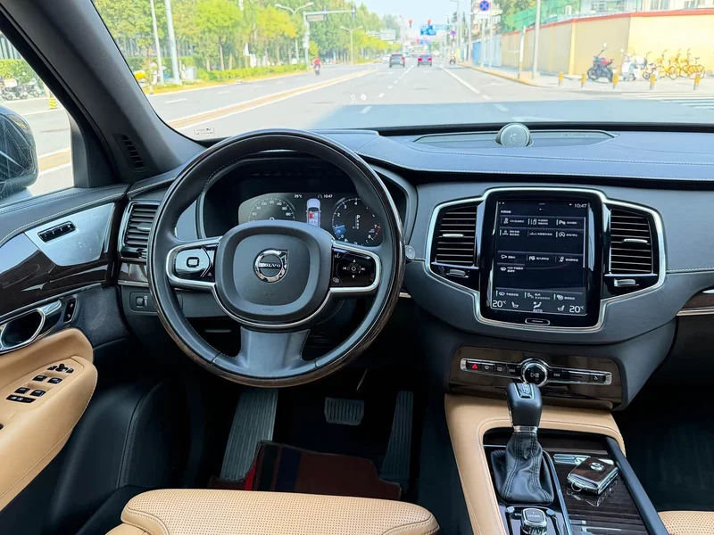 Volvo XC90 — фото 7