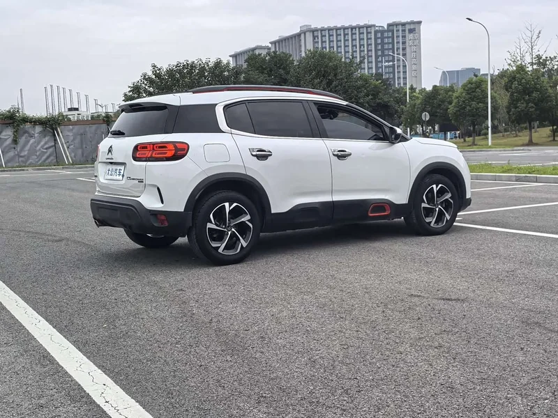 Peugeot C5 Aircross — фото 14