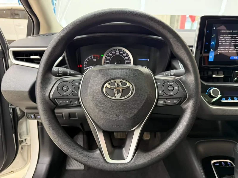 Toyota Corolla — фото 11