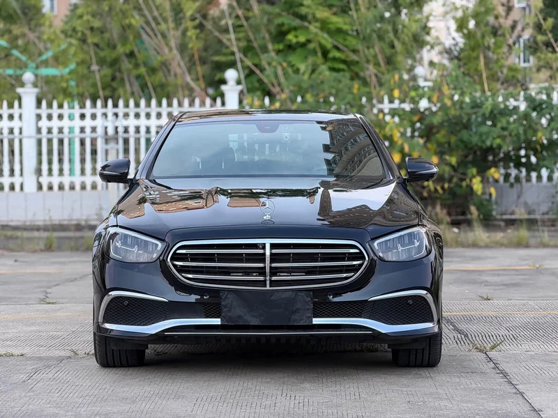 Mercedes-Benz E-Class — фото 1