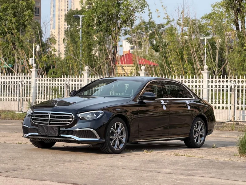 Mercedes-Benz E-Class — фото 16