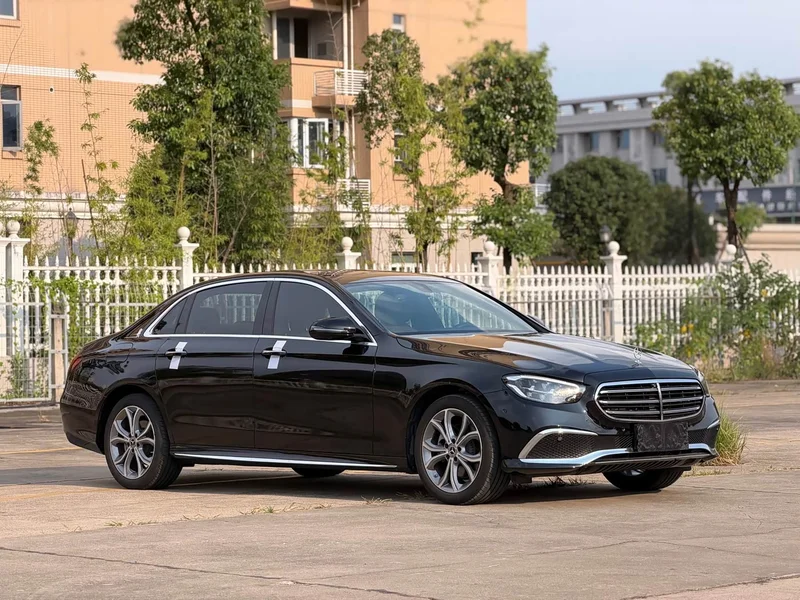 Mercedes-Benz E-Class — фото 17
