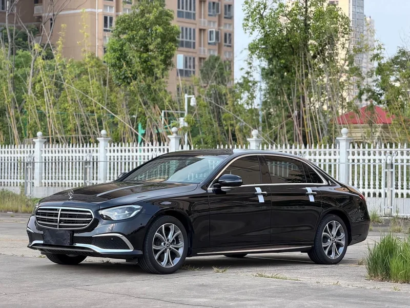 Mercedes-Benz E-Class — фото 2