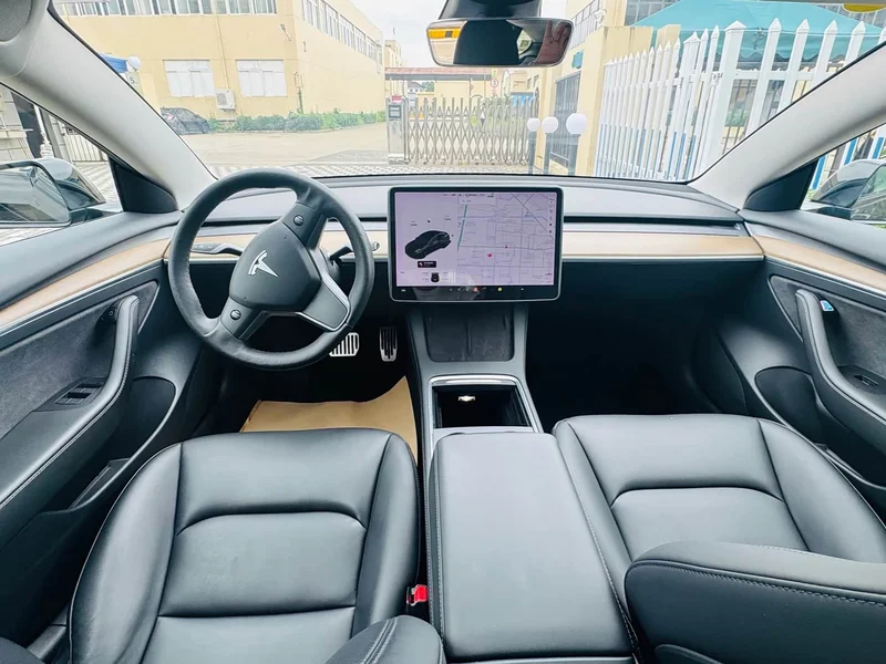 Tesla Model 3 — фото 14