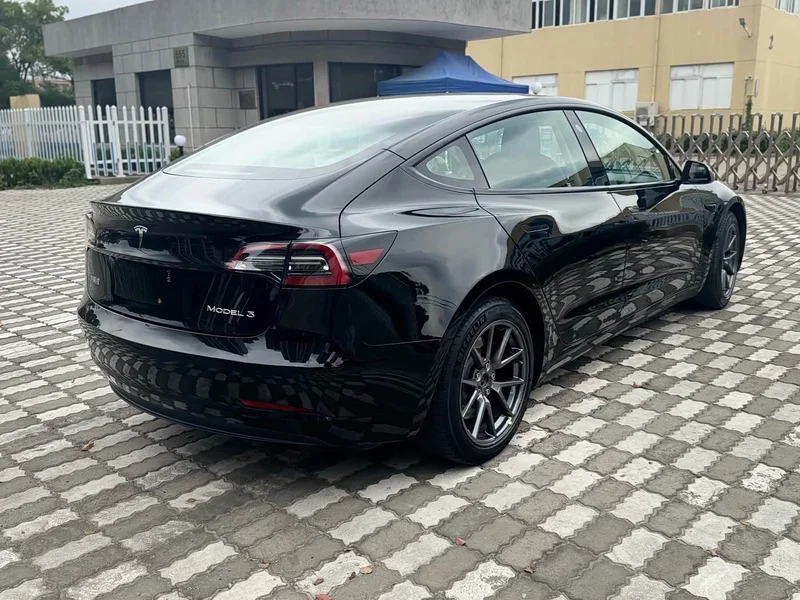 Tesla Model 3 — фото 4