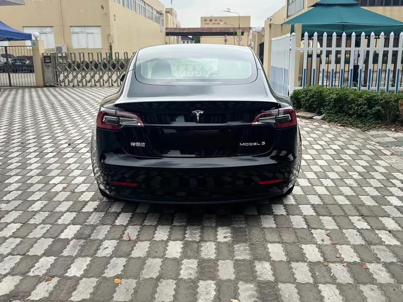 Tesla Model 3 — фото 5