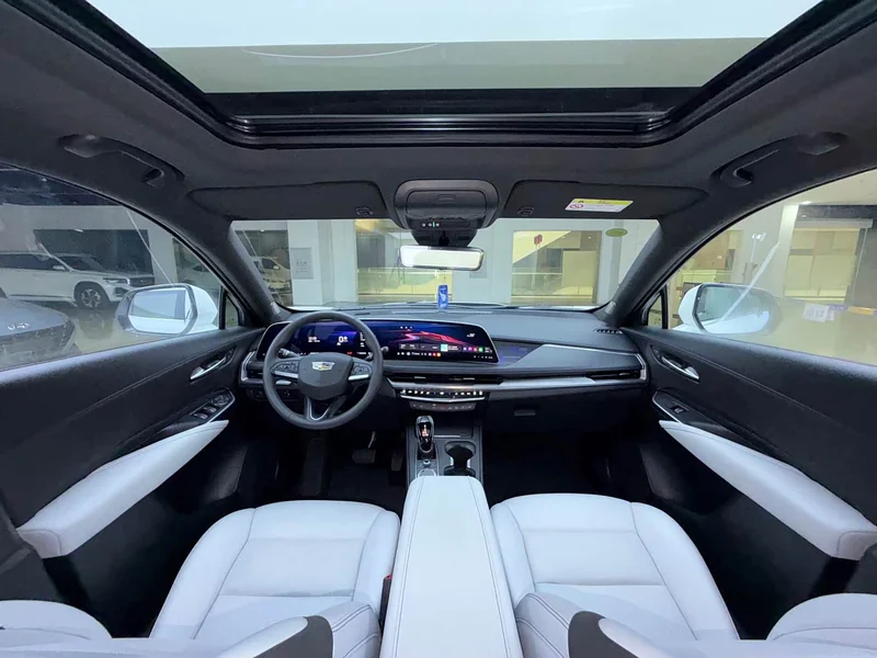Cadillac XT4 — фото 8