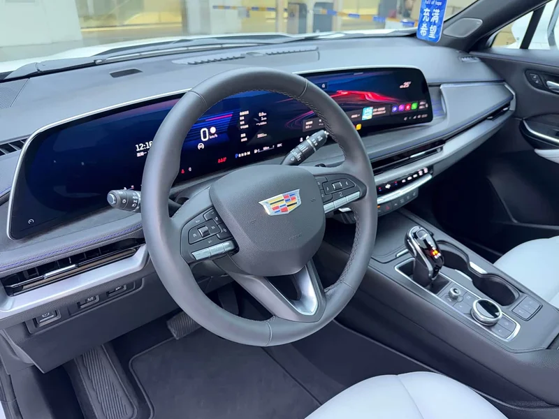 Cadillac XT4 — фото 9