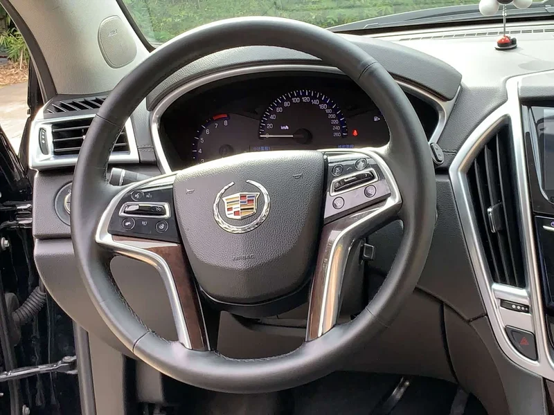 Cadillac SRX — фото 17