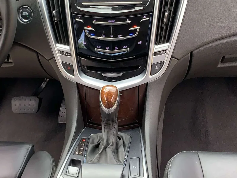 Cadillac SRX — фото 18