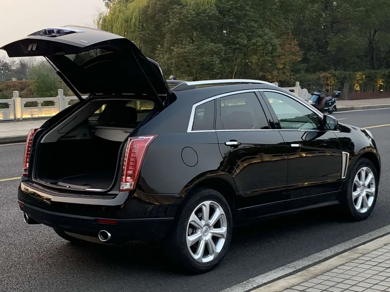 Cadillac SRX — фото 8
