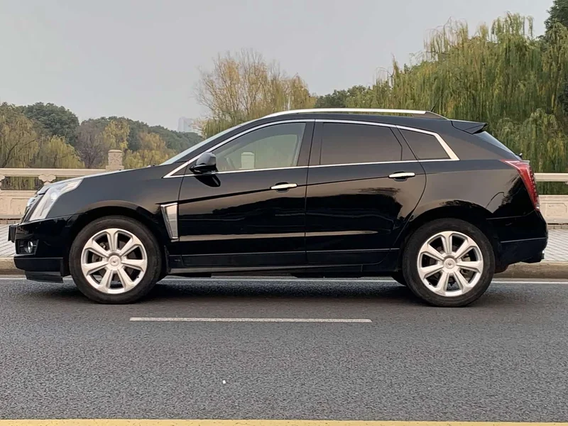 Cadillac SRX — фото 10