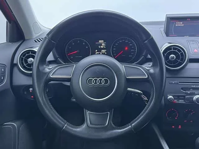 Audi A1 — фото 12