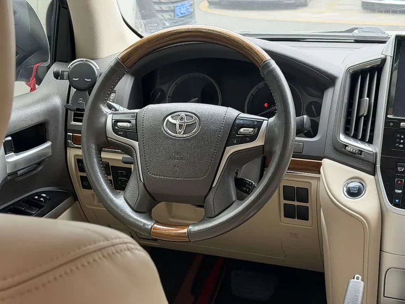 Toyota Land Cruiser (Imported) — фото 9