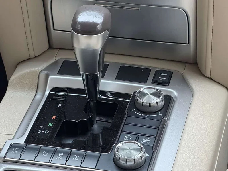 Toyota Land Cruiser (Imported) — фото 10