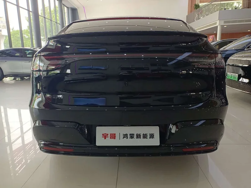 Chery Luxeed R7 — фото 17