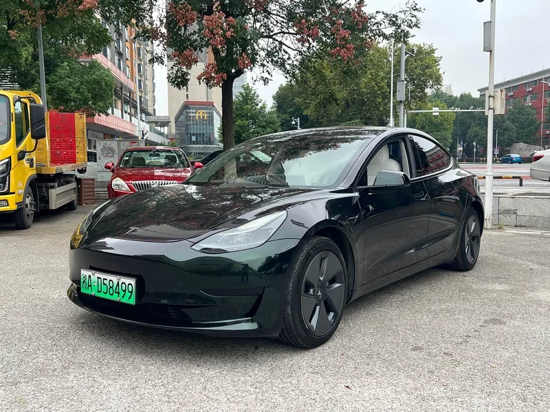 Tesla Model 3 — фото 1