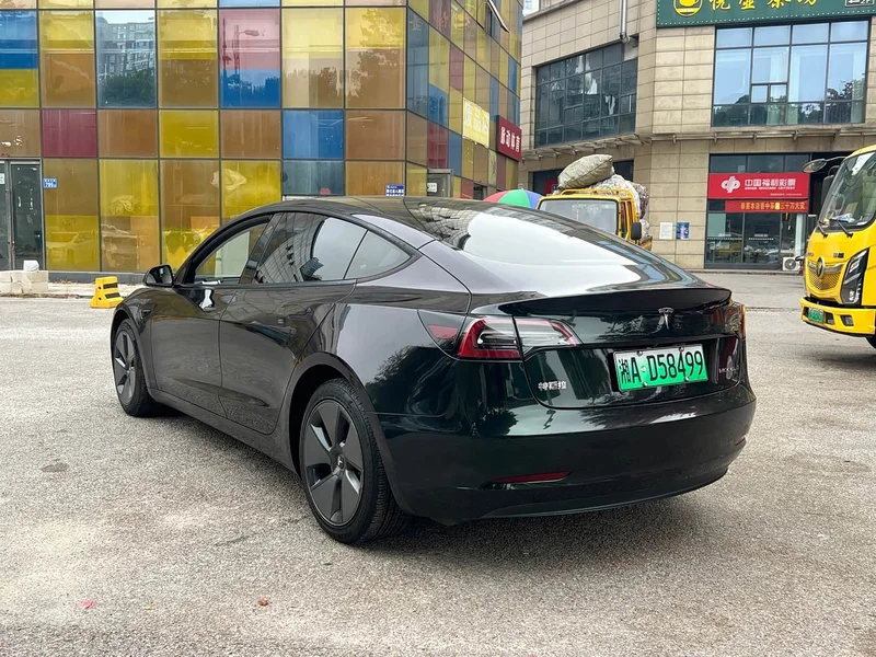 Tesla Model 3 — фото 12
