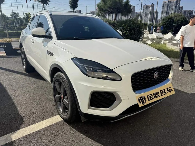 Jaguar E-PACE — фото 3
