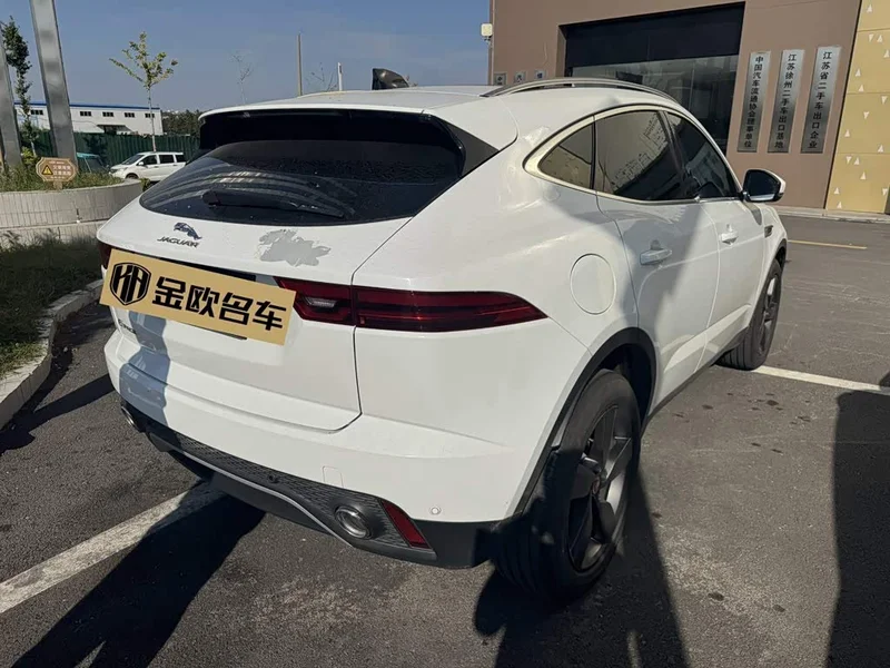 Jaguar E-PACE — фото 9