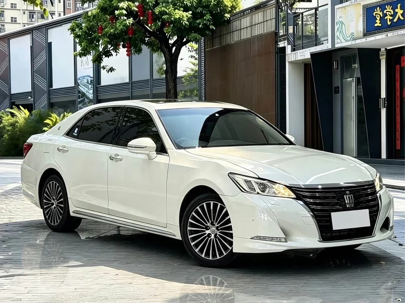 Toyota Crown — фото 2