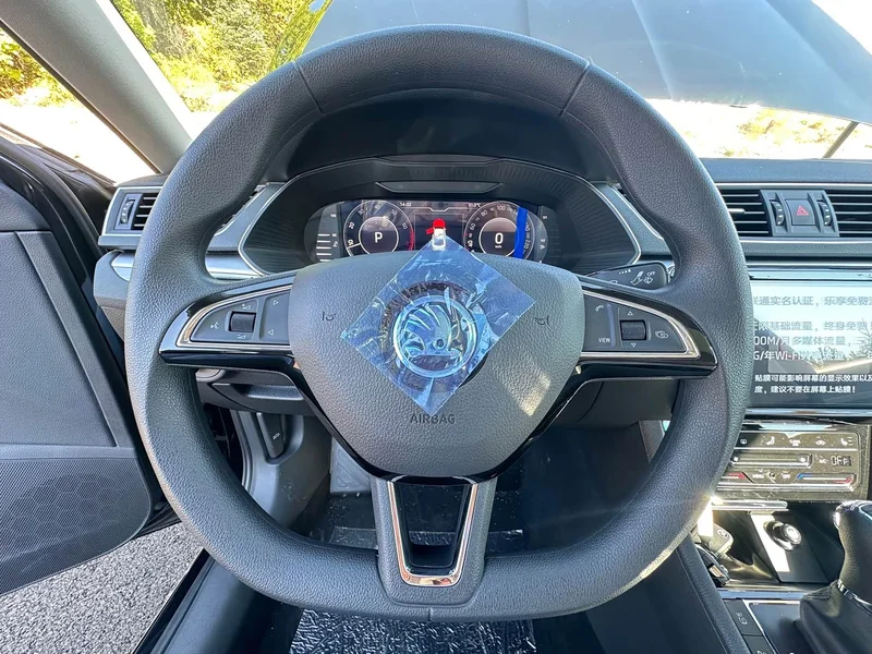 Skoda Superb — фото 12