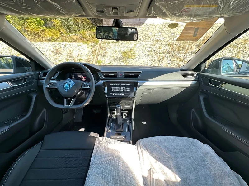 Skoda Superb — фото 14