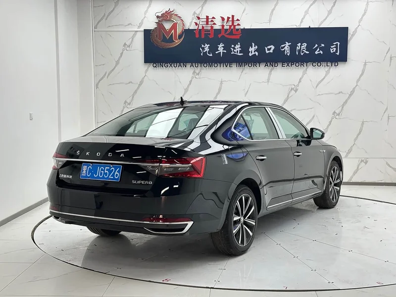 Skoda Superb — фото 6