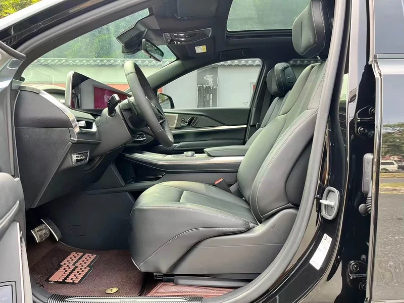 Cadillac XT5 — фото 11