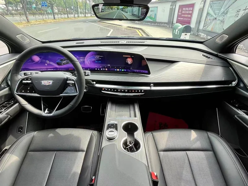 Cadillac XT5 — фото 12