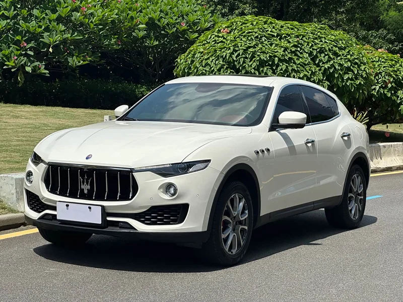 Maserati Levante — фото 1