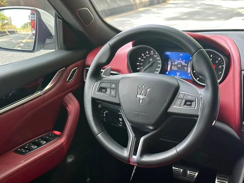 Maserati Levante — фото 15