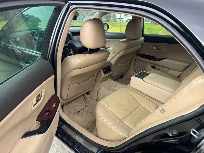 Toyota Crown — фото 11