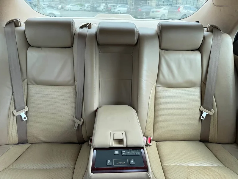 Toyota Crown — фото 12