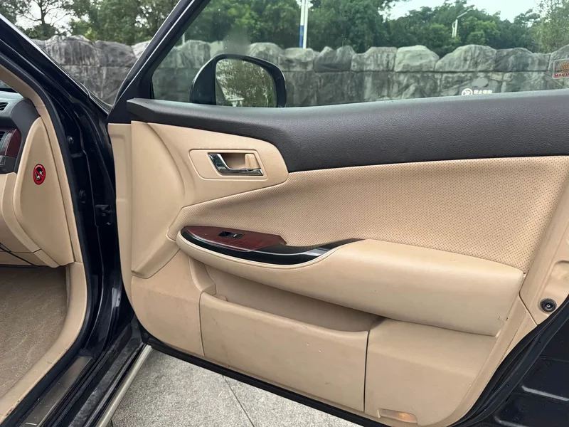 Toyota Crown — фото 17