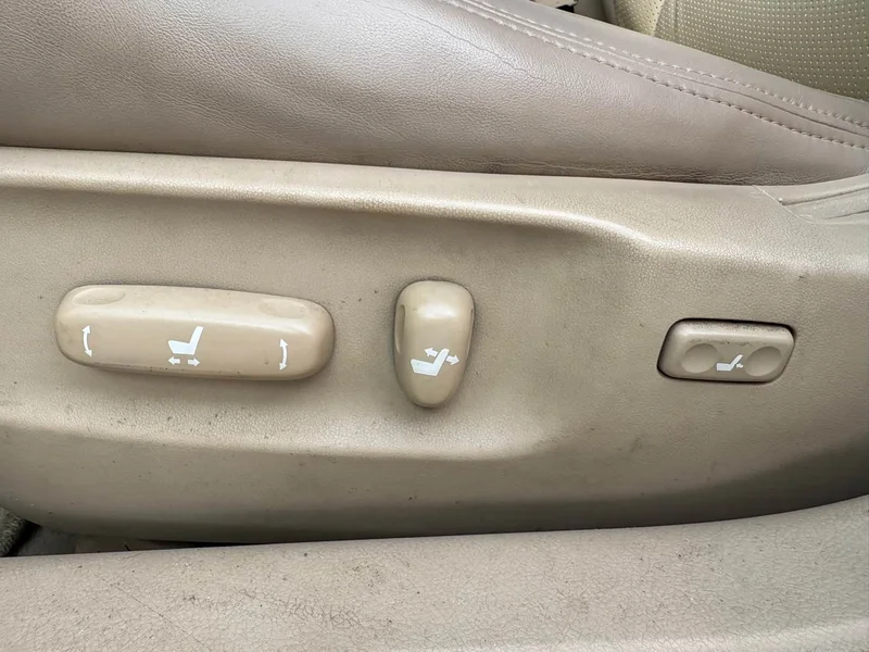 Toyota Crown — фото 19